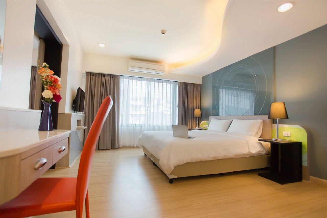 Grand Tower Inn Sathorn Hotel Бангкок Экстерьер фото