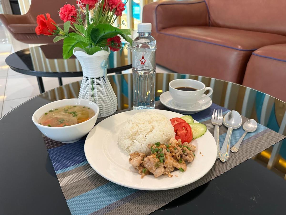 Grand Tower Inn Sathorn Hotel Бангкок Экстерьер фото