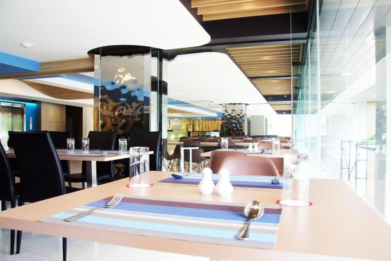 Grand Tower Inn Sathorn Hotel Бангкок Экстерьер фото